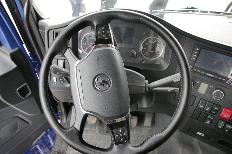 陕汽重卡 德龙X3000 超强版 550马力 6X4 国五万博体育app下载入口(SX42584Y324)