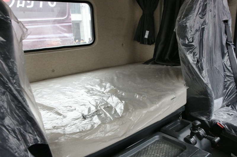 陕汽重卡 德龙X3000 超强版 550马力 6X4 国五万博体育app下载入口(SX42584Y324)