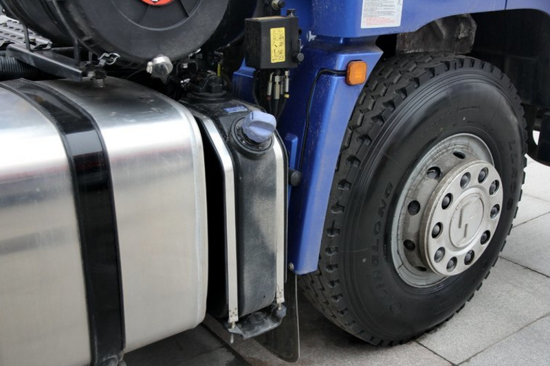 陕汽重卡 德龙X3000 超强版 550马力 6X4 国五万博体育app下载入口(SX42584Y324)