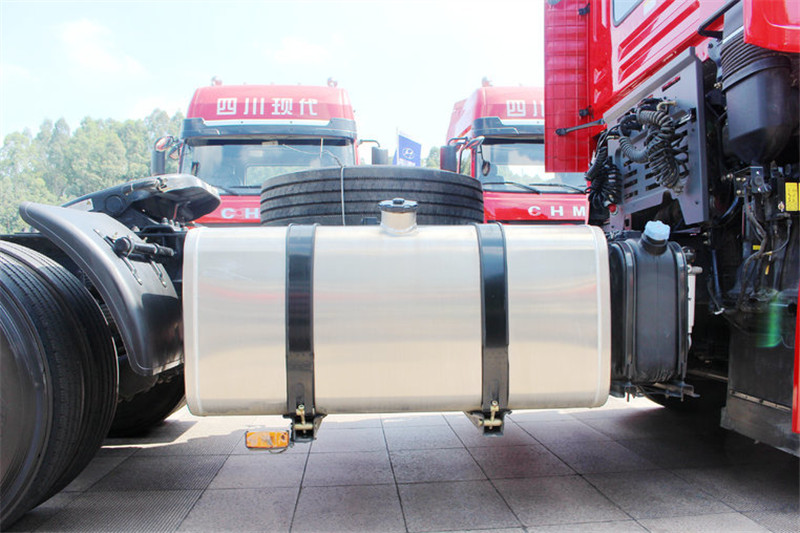 四川现代 致道800W重卡 310马力 4X2 国五万博体育app下载入口(CNJ4180KPG36V)