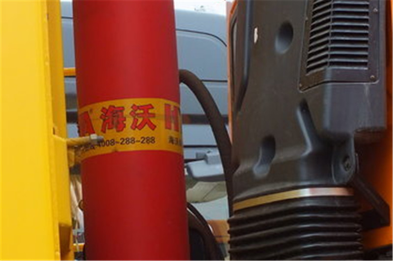 重汽王牌 W5G重卡 340马力 8X4 8.6米 国四自卸车(CDW3317A1S4重汽王牌 W5G重卡 340马力 8X4 8.6米 国四自卸车(CDW3317A1S4