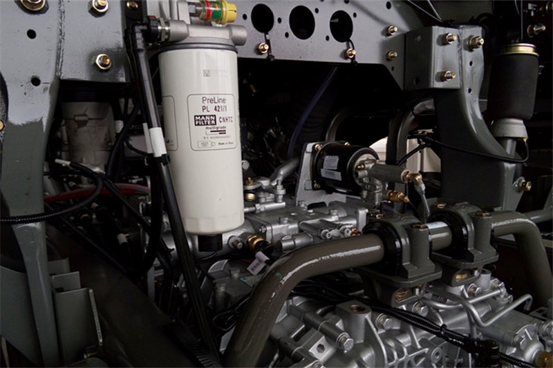 重汽王牌 W5B-M重卡 340马力 8X4 9.6米 国四仓栅式载货车(10档)(CDW5310CCYA3T4)