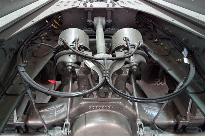 重汽王牌 W5B-M重卡 340马力 8X4 9.6米 国四仓栅式载货车(10档)(CDW5310CCYA3T4)