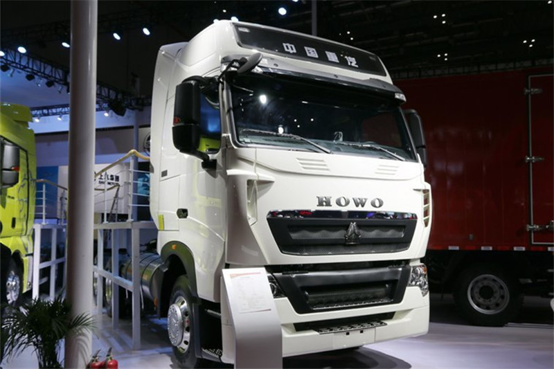 中国重汽 HOWO T7H 重卡 430马力 6X4 LNG 国五万博体育app下载入口(ZZ4257V384HE1LB)