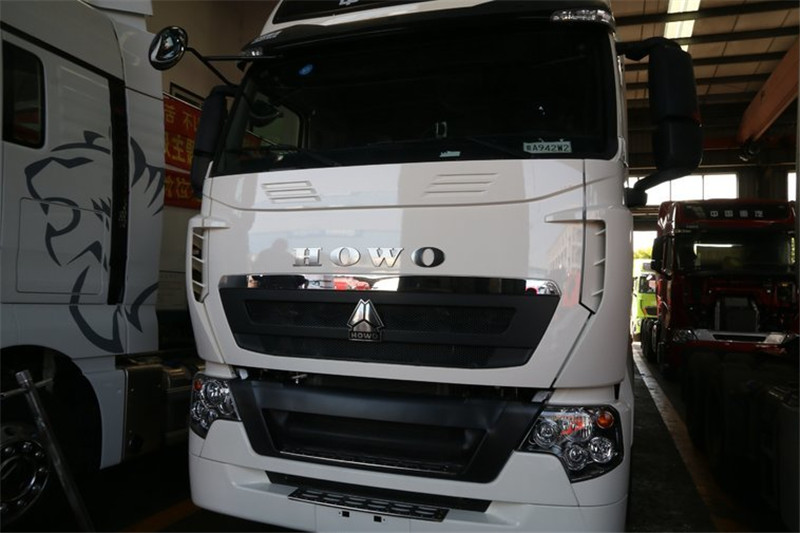 中国重汽 HOWO T7H 重卡 430马力 6X4 LNG 国五万博体育app下载入口(ZZ4257V384HE1LB)