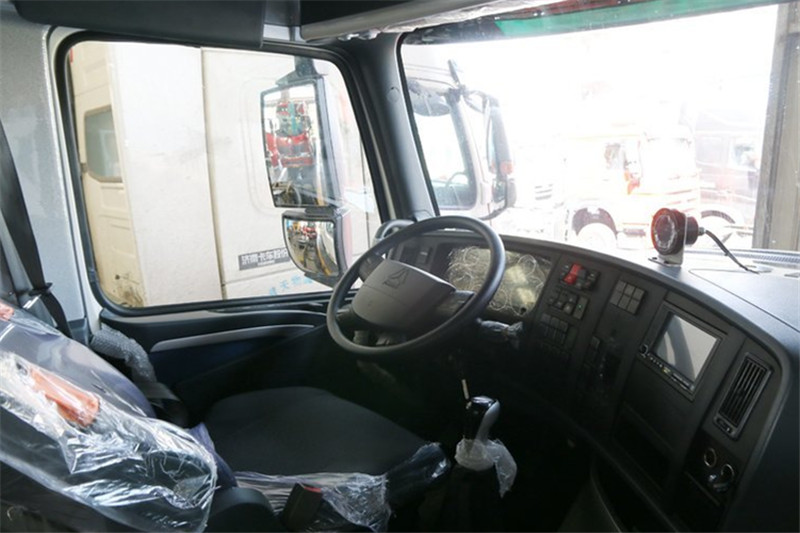 中国重汽 HOWO T7H 重卡 430马力 6X4 LNG 国五万博体育app下载入口(ZZ4257V384HE1LB)