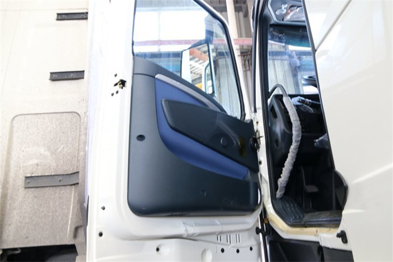 中国重汽 HOWO T7H 重卡 430马力 6X4 LNG 国五万博体育app下载入口(ZZ4257V384HE1LB)