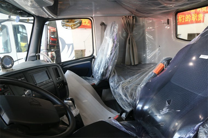 中国重汽 HOWO T7H 重卡 430马力 6X4 LNG 国五万博体育app下载入口(ZZ4257V384HE1LB)