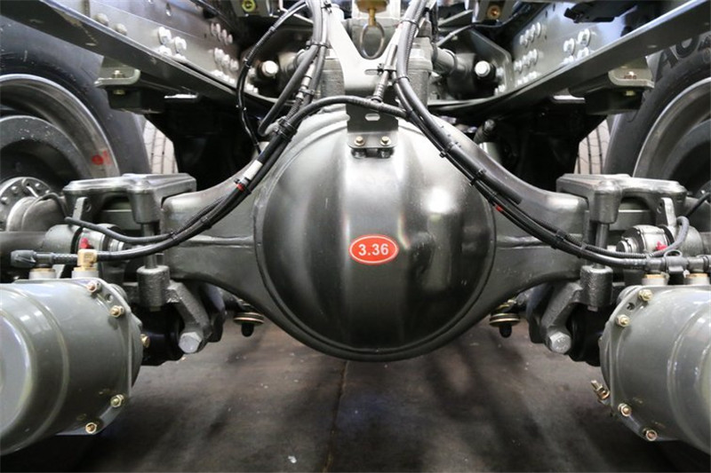 中国重汽 HOWO T7H 重卡 430马力 6X4 LNG 国五万博体育app下载入口(ZZ4257V384HE1LB)