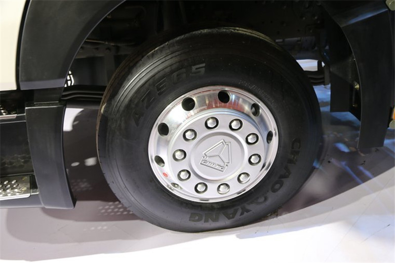 中国重汽 HOWO T7H 重卡 430马力 6X4 LNG 国五万博体育app下载入口(ZZ4257V384HE1LB)