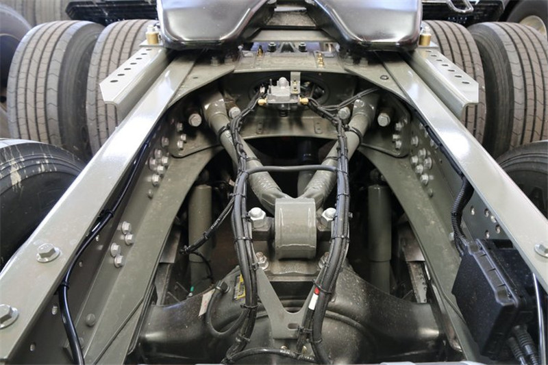 中国重汽 HOWO T7H 重卡 430马力 6X4 LNG 国五万博体育app下载入口(ZZ4257V384HE1LB)