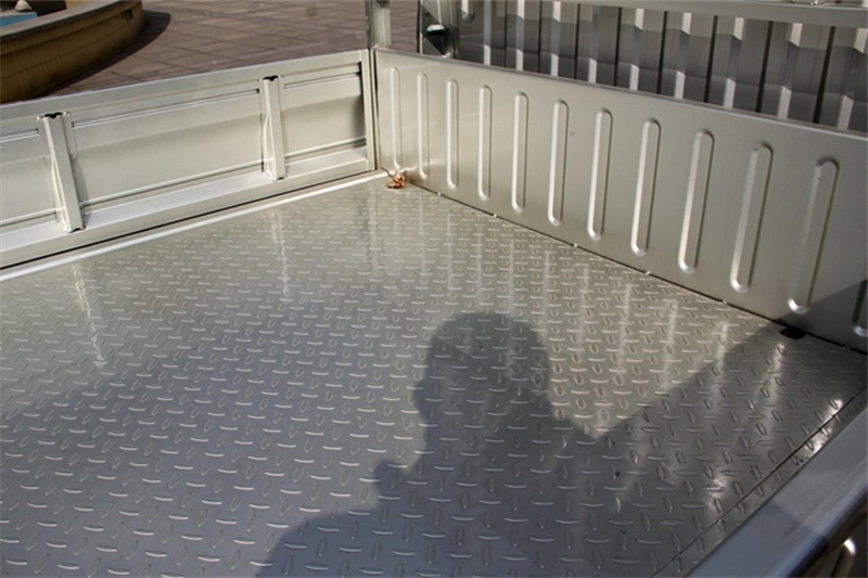 唐骏欧铃 赛菱A6 1.1L 61马力 汽油/CNG 2.6米 国四双排栏板微卡(ZB1023ASC3F)