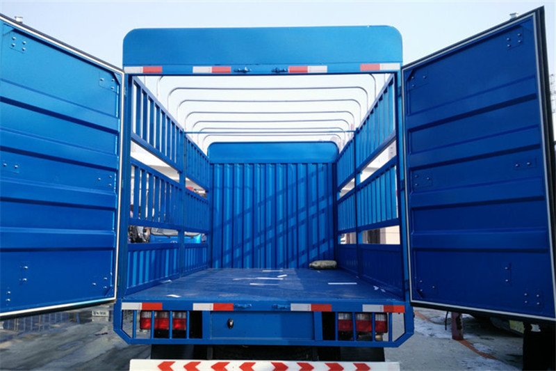 唐骏欧铃 T3系列 117马力 3.9米 4X2 国五排半仓栅式轻卡(ZB5040CCYJPD6V)