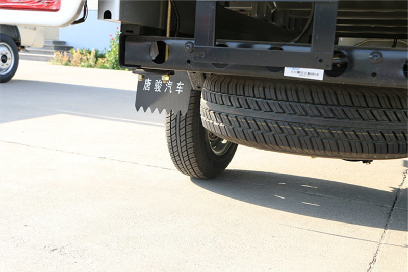 唐骏欧铃 赛菱A6 1.2L 88马力 4X2 2.6米 国五双排栏板微卡(后双胎)(ZB1033ASC3V)