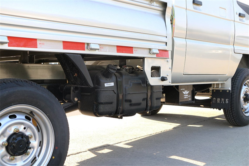 唐骏欧铃 赛菱A6 1.24L 88马力 汽油/CNG 2.56米 国四双排栏板微卡(ZB1034ASC3F)