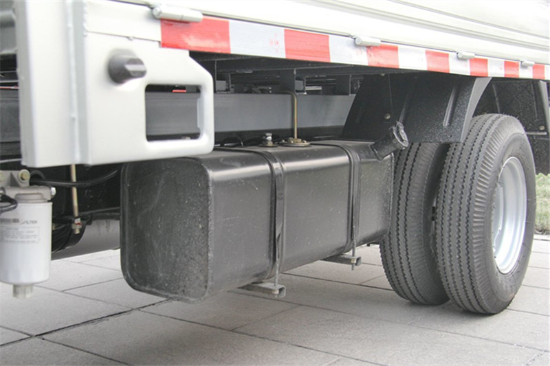 唐骏欧铃 赛菱A6 1.2L 88马力 汽油 3.1米 国五单排栏板微卡(后双胎)(ZB1033ADC3V)