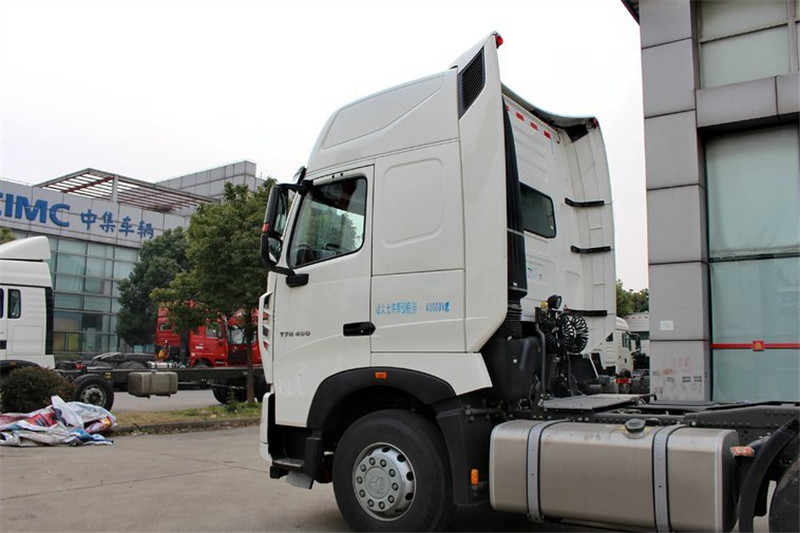 中国重汽 HOWO T7H重卡 400马力 6X4危险品万博体育app下载入口
(国五)(ZZ4257V324HE1W)(速比:3.36)