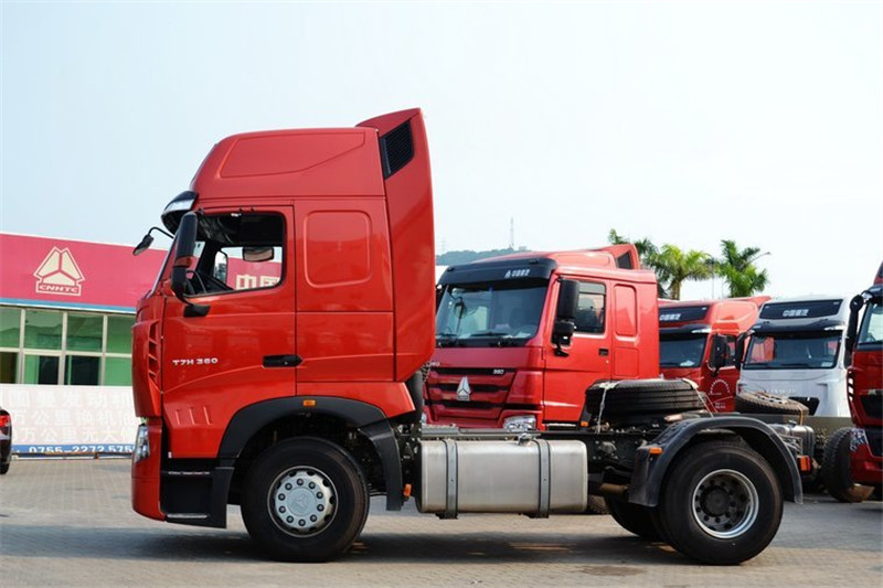 中国重汽 HOWO T7H重卡 440马力 4X2 国四危险品万博体育app下载入口
(ZZ4187V361HD1W)(高顶)