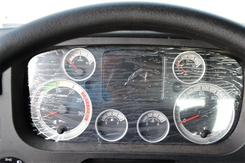 中国重汽 HOWO T7H重卡 440马力 4X2 国四危险品万博体育app下载入口
(ZZ4187V361HD1W)(高顶)