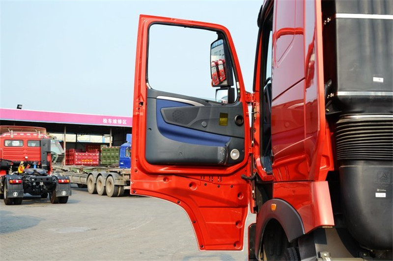 中国重汽 HOWO T7H重卡 440马力 4X2 国四危险品万博体育app下载入口
(ZZ4187V361HD1W)(高顶)