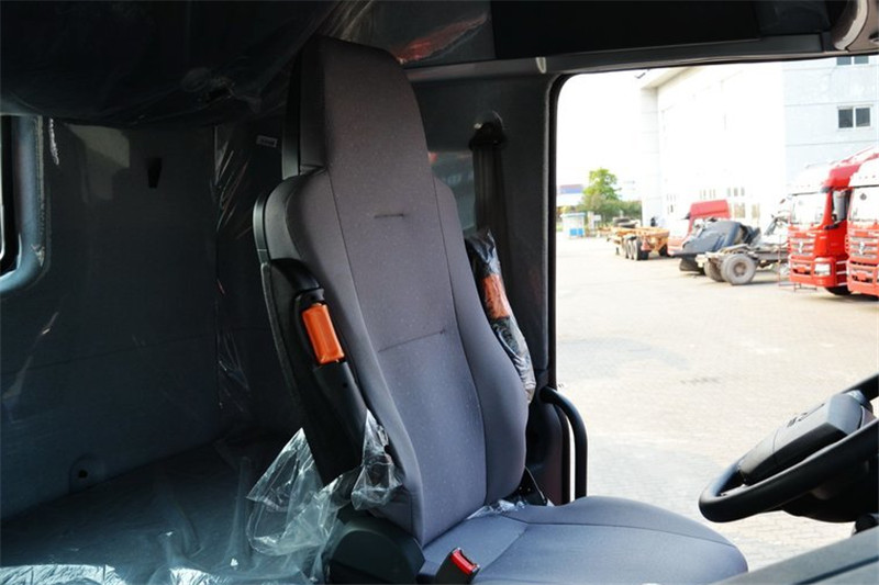 中国重汽 HOWO T7H重卡 440马力 4X2 国四危险品万博体育app下载入口
(ZZ4187V361HD1W)(高顶)