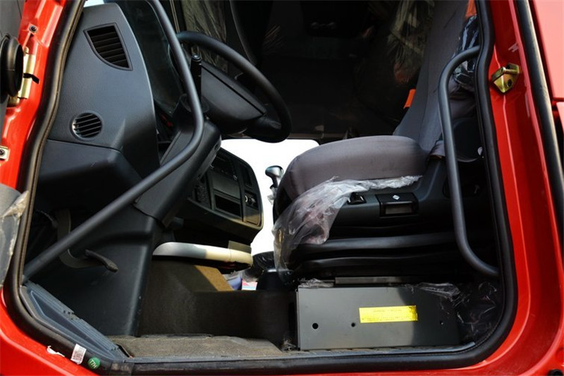 中国重汽 HOWO T7H重卡 440马力 4X2 国四危险品万博体育app下载入口
(ZZ4187V361HD1W)(高顶)