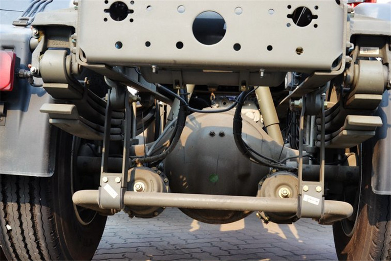 中国重汽 HOWO T7H重卡 440马力 4X2 国四危险品万博体育app下载入口
(ZZ4187V361HD1W)(高顶)