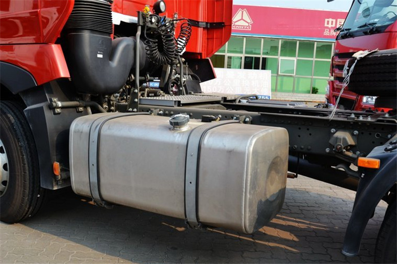 中国重汽 HOWO T7H重卡 440马力 4X2 国四危险品万博体育app下载入口
(ZZ4187V361HD1W)(高顶)