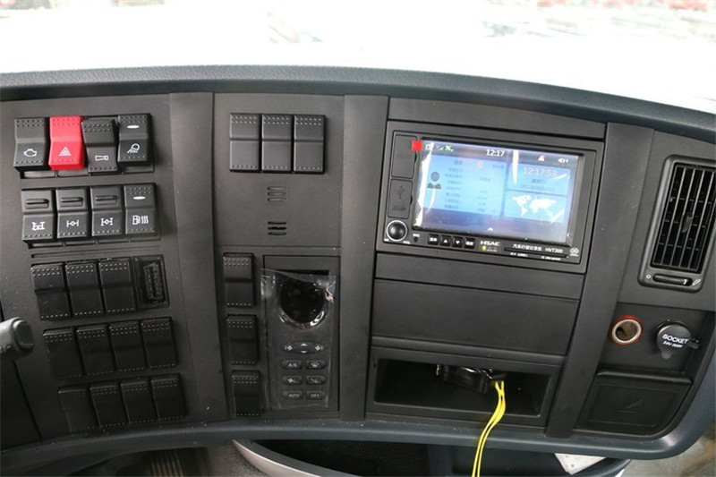 中国重汽 HOWO T7H重卡 480马力 4X2 国四危险品万博体育app下载入口
(ZZ4187V361HD1W)