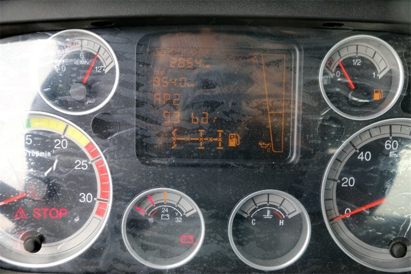 中国重汽 HOWO T7H重卡 480马力 4X2 国四危险品万博体育app下载入口
(ZZ4187V361HD1W)