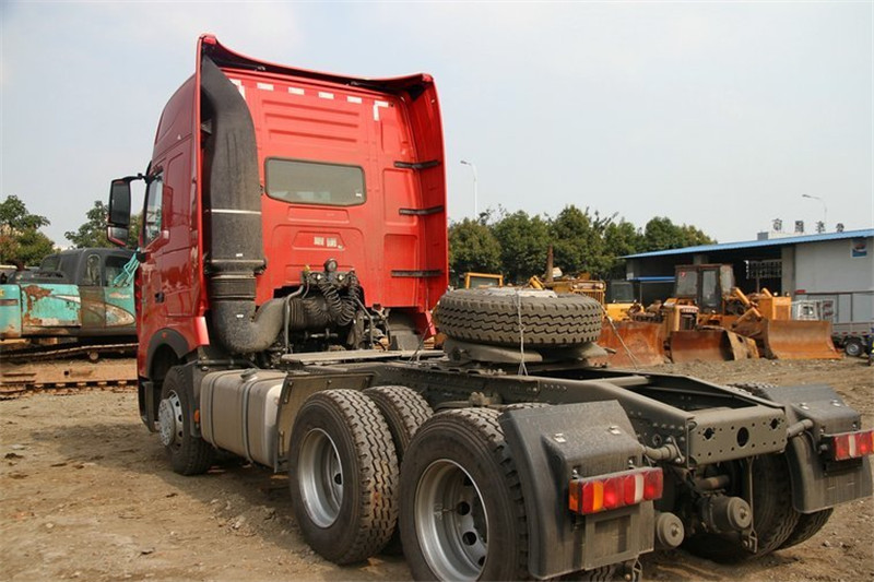 中国重汽 HOWO T7H重卡 320马力 4X2 国四危险品万博体育app下载入口
(ZZ4187V361HD1W)(高顶)