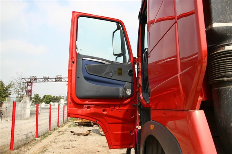 中国重汽 HOWO T7H重卡 320马力 4X2 国四危险品万博体育app下载入口
(ZZ4187V361HD1W)(高顶)