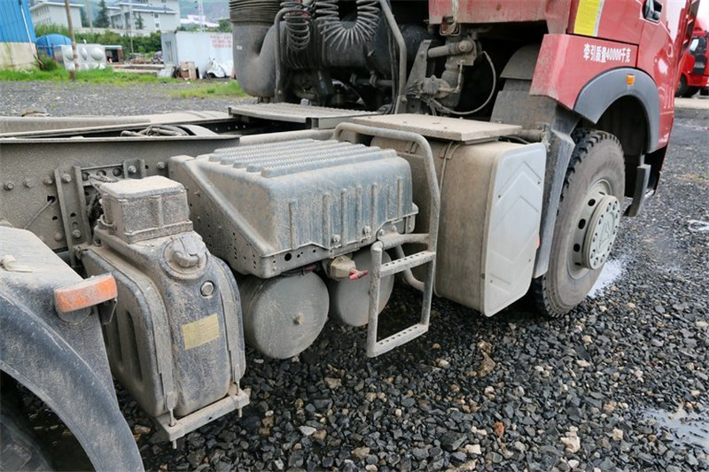 中国重汽 HOWO T7H重卡 360马力 4X2 国四危险品万博体育app下载入口(ZZ4187V361HD1W)