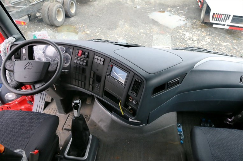 中国重汽 HOWO T7H重卡 400马力 4X2 国四危险品万博体育app下载入口(ZZ4187V361HD1W)