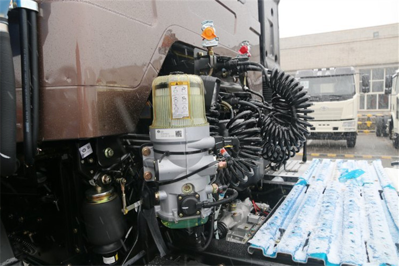 一汽解放 新J6P重卡 南方版 460马力 6X4 国五万博体育app下载入口(CA4250P66K24T1A1E5)