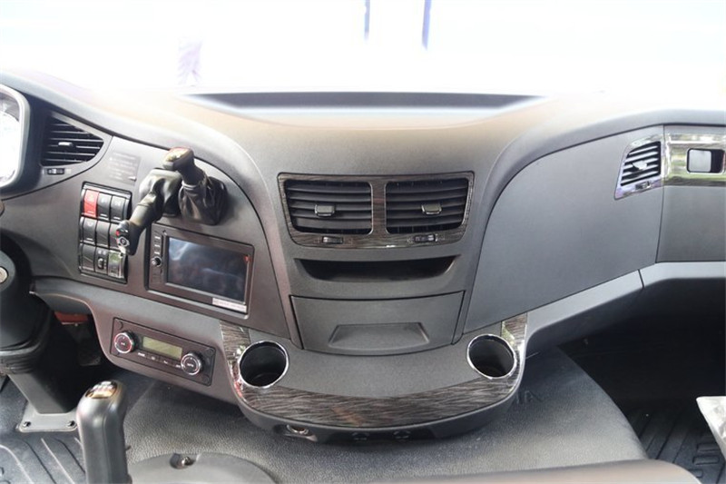 一汽解放 新J6P重卡 领航快运版 460马力 6X2R 国五万博体育app下载入口(CA4250P66K24T2A2E5)