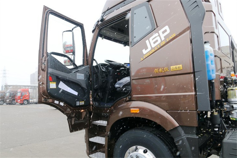 一汽解放 新J6P重卡 领航版四季款 550马力 6X4 国五万博体育app下载入口(CA4250P66K25T1A2E5)