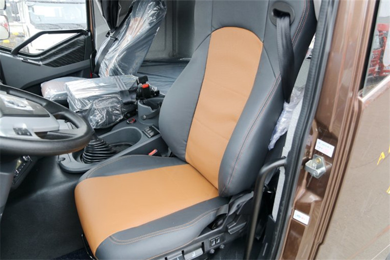 一汽解放 新J6P重卡 领航版四季款 550马力 6X4 国五万博体育app下载入口(CA4250P66K25T1A2E5)