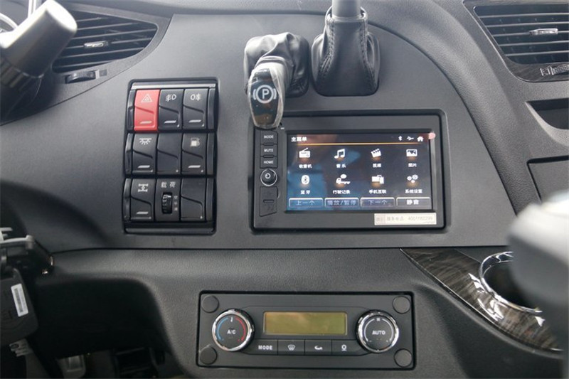 一汽解放 新J6P重卡 领航版四季款 550马力 6X4 国五万博体育app下载入口(CA4250P66K25T1A2E5)