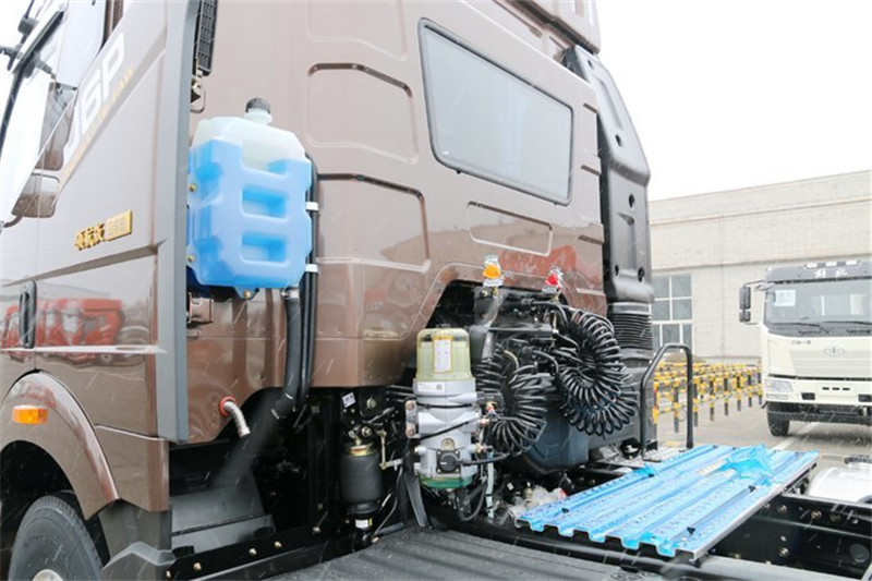 一汽解放 新J6P重卡 领航版四季款 550马力 6X4 国五万博体育app下载入口(CA4250P66K25T1A2E5)