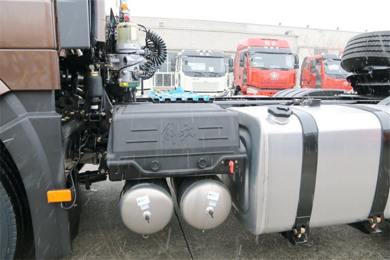 一汽解放 新J6P重卡 领航版四季款 550马力 6X4 国五万博体育app下载入口(CA4250P66K25T1A2E5)