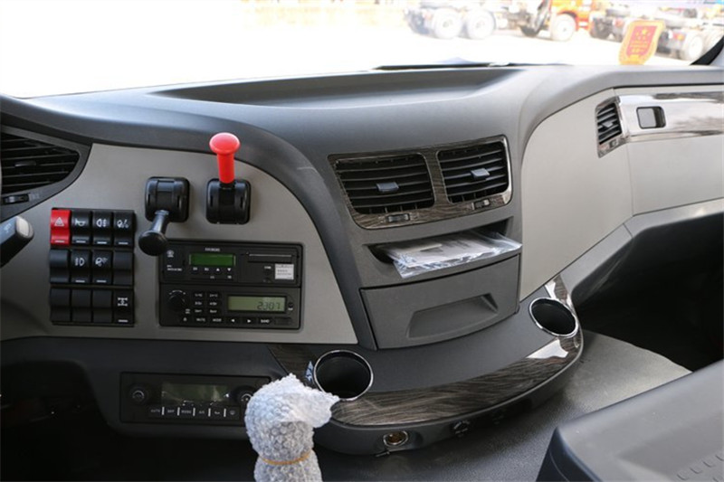 一汽解放 新J6P重卡 375马力 6X4 国五LNG万博体育app下载入口(CA4250P66T1A1E24M5)