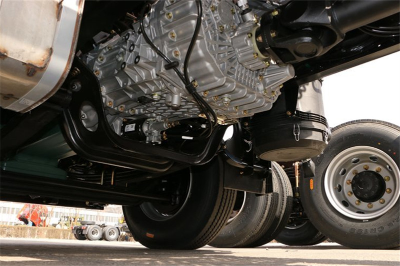 一汽解放 新J6P重卡 375马力 6X4 国五LNG万博体育app下载入口(CA4250P66T1A1E24M5)