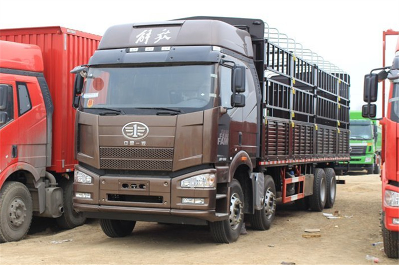 一汽解放 J6P重卡 质惠版 350马力 8X4 国五9.5米仓栅式载货车(CA5310CCYP66K2L7T4E5)