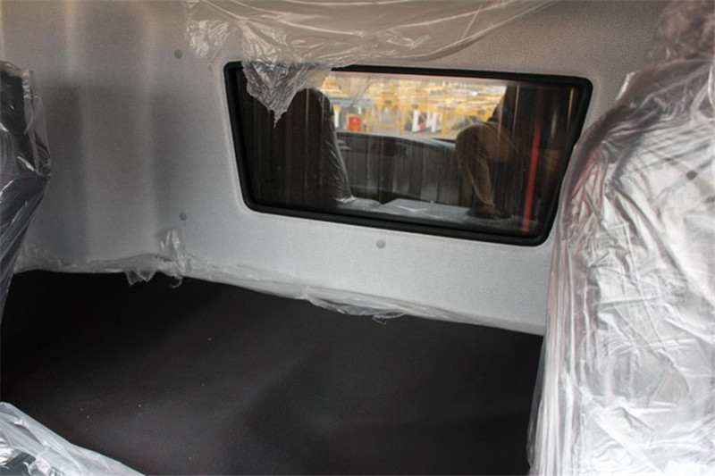 一汽解放 J6P重卡 质惠版 350马力 8X4 国五9.5米仓栅式载货车(CA5310CCYP66K2L7T4E5)