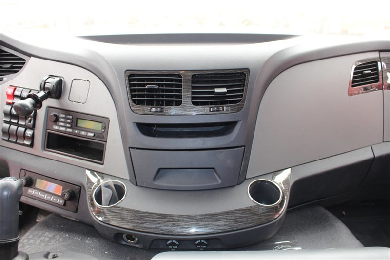 一汽解放 J6P重卡 质惠版 350马力 8X4 国五9.5米仓栅式载货车(CA5310CCYP66K2L7T4E5)