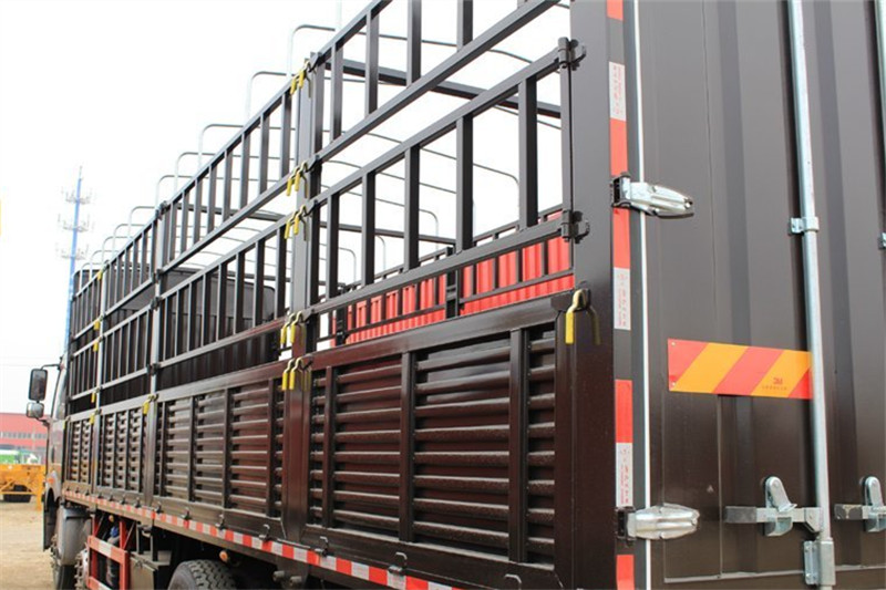 一汽解放 J6P重卡 质惠版 350马力 8X4 国五9.5米仓栅式载货车(CA5310CCYP66K2L7T4E5)