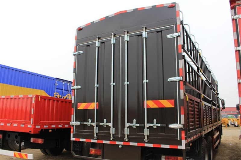 一汽解放 J6P重卡 质惠版 350马力 8X4 国五9.5米仓栅式载货车(CA5310CCYP66K2L7T4E5)