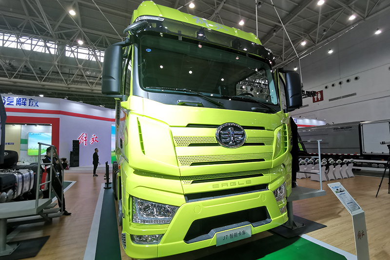 一汽解放 J7重卡 6×4 550马力 国六 智能万博体育app下载入口