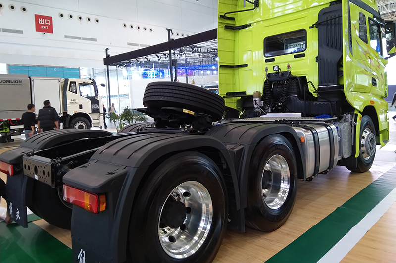 一汽解放 J7重卡 6×4 550马力 国六 智能万博体育app下载入口